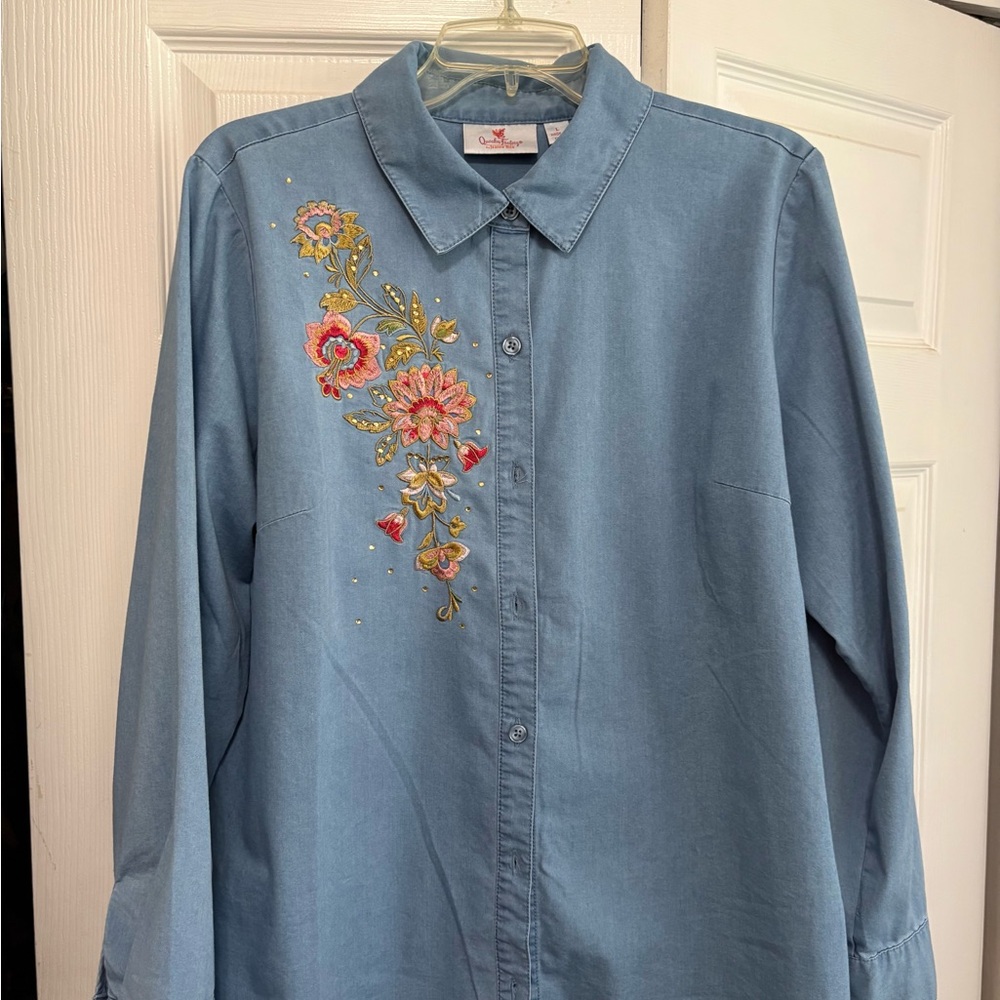 Quacker Factory Button Front Shirt W/Spring Floral Design  Sz L